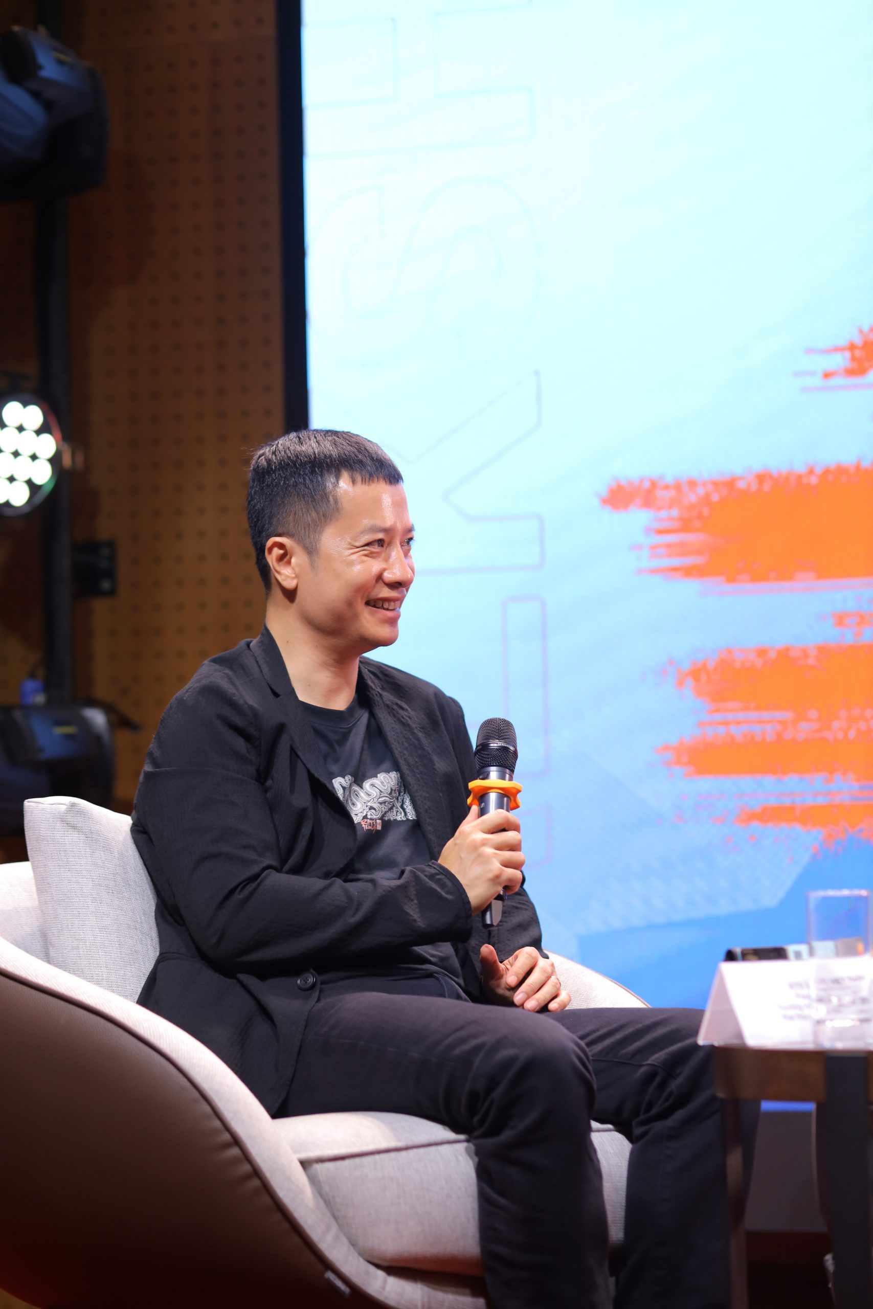 SỰ KIỆN MỞ MÀN CHUỖI TALKSHOW "GIẢI MÃ KINH DOANH" THÀNH CÔNG RỰC RỠ 9 1 20240709101841883 FY8A1657 scaled