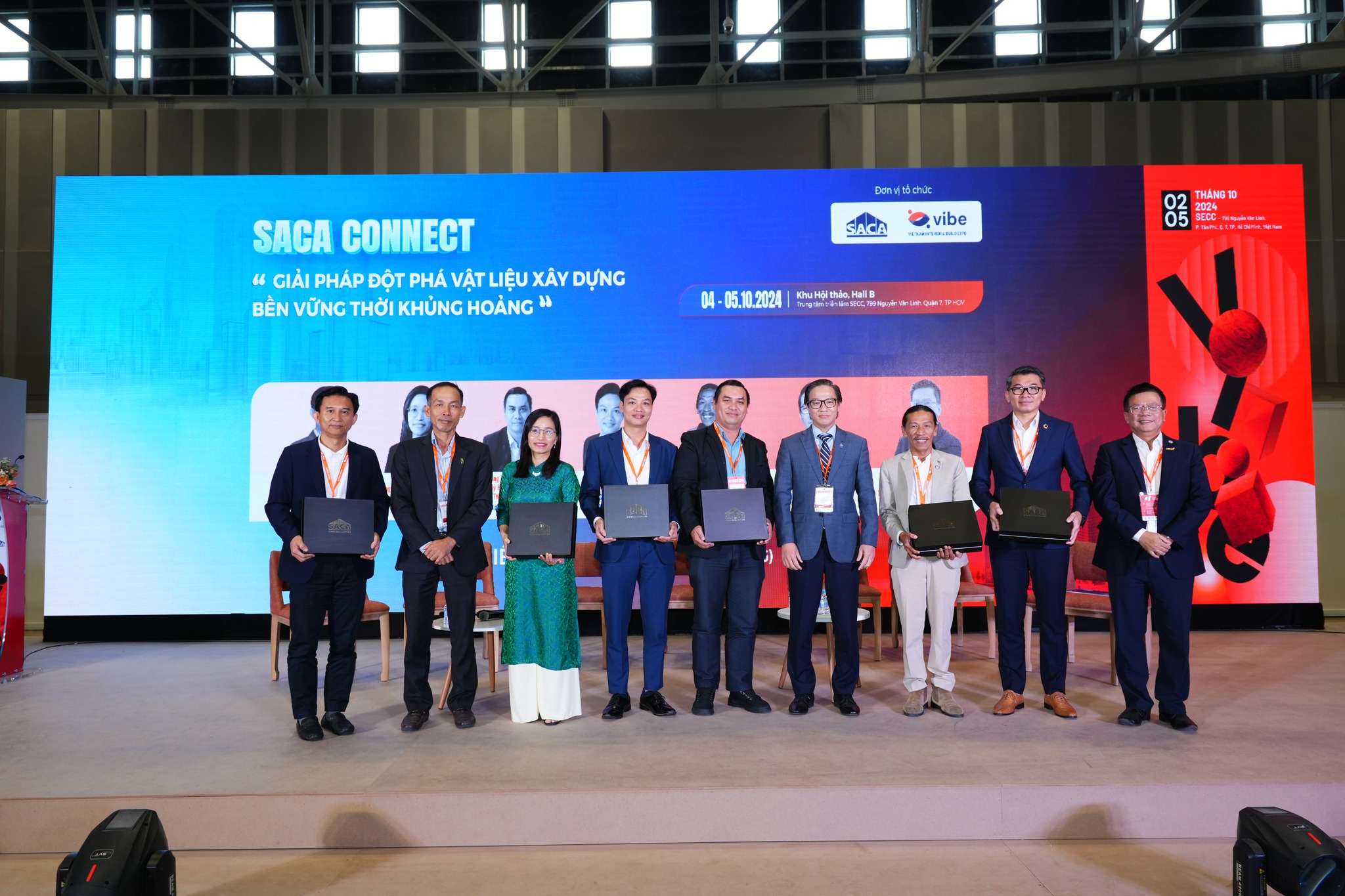 TRI ÂN CÁC DIỄN GIẢ TẠI CHƯƠNG TRÌNH SACA CONNECT TRONG KHUÔN KHỔ TRIỂN LÃM VIBE 2024 1 1 20241021151330955 1