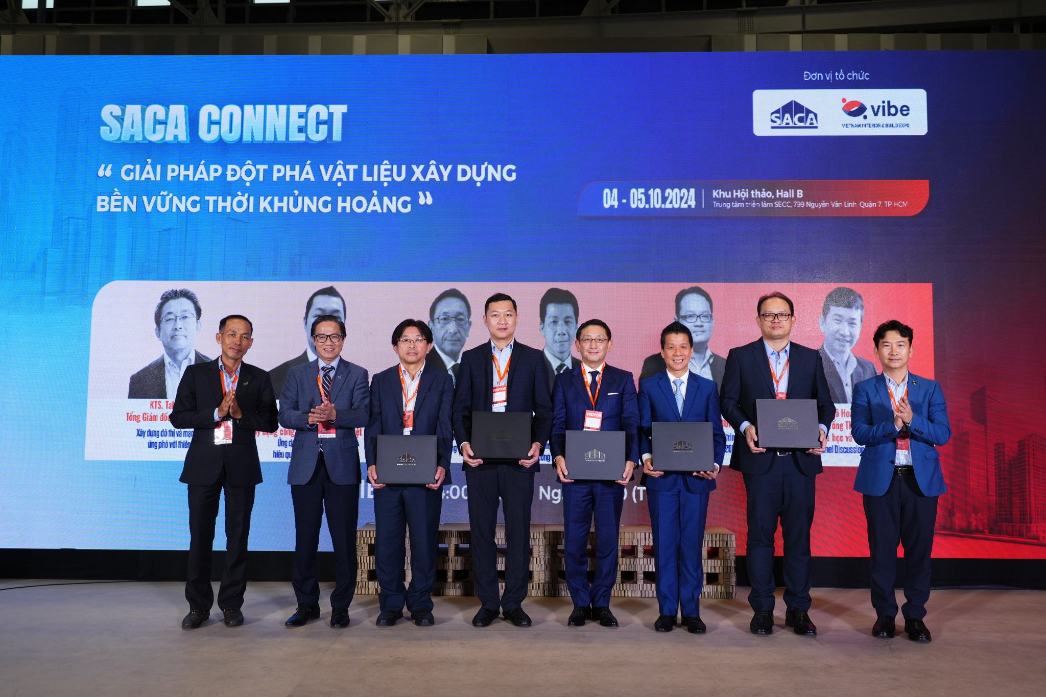 TRI ÂN CÁC DIỄN GIẢ TẠI CHƯƠNG TRÌNH SACA CONNECT TRONG KHUÔN KHỔ TRIỂN LÃM VIBE 2024 2 1 20241021151339008 2