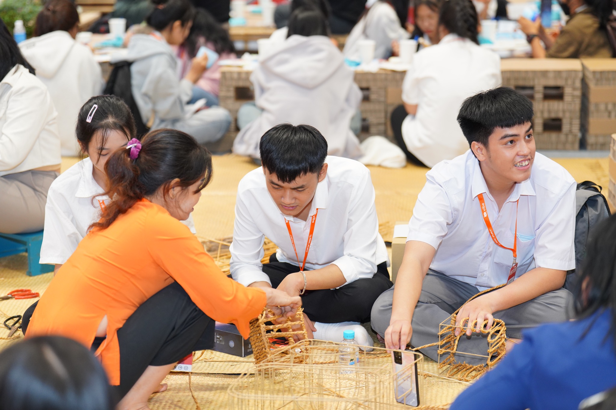 TRI ÂN CÁC ĐƠN VỊ ĐỐI TÁC ĐỒNG HÀNH CÙNG CÁC HOẠT ĐỘNG TẠI VIBE 2024 7 1 20241021152313738 11