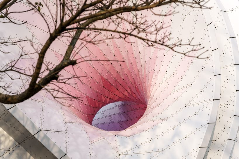 Pavilion Hoa Anh Đào Của Marc Fornes / Theverymany Mở Ra Không Gian Vui Chơi Và Nghỉ Ngơi Ở Đài Loan 6 Kết cấu nhôm vỏ mỏng của công trình được thiết kế bằng máy tính tiên tiến