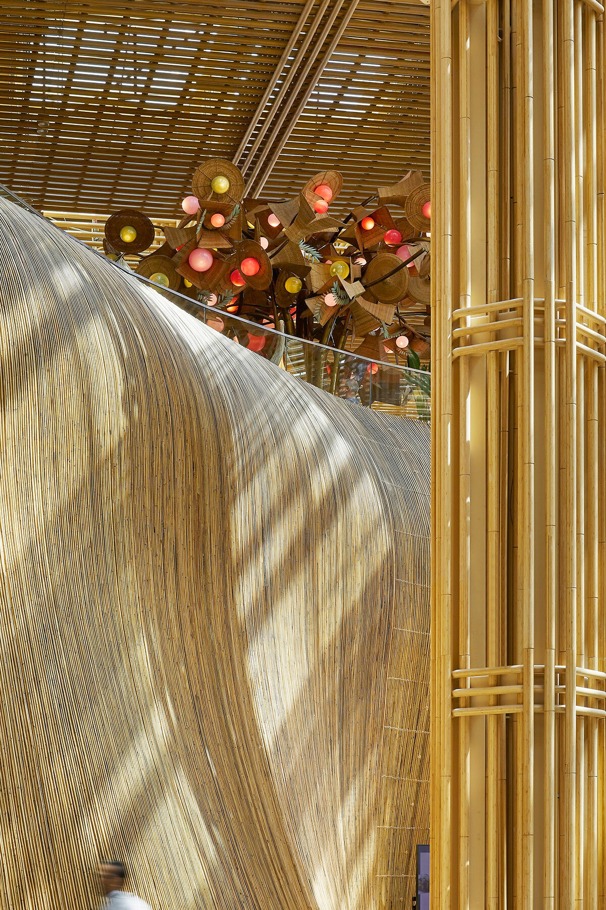 Đột phá nghệ thuật với mây tre uốn lượn tại Sân bay Quốc tế Kempegowda 14 enter projects SOM kempegowda international airport interiors designboom 012
