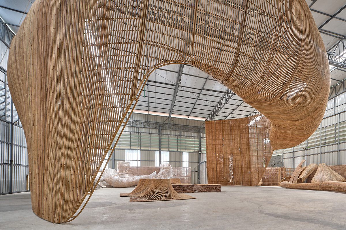 Đột phá nghệ thuật với mây tre uốn lượn tại Sân bay Quốc tế Kempegowda 10 enter projects SOM kempegowda international airport interiors designboom 023
