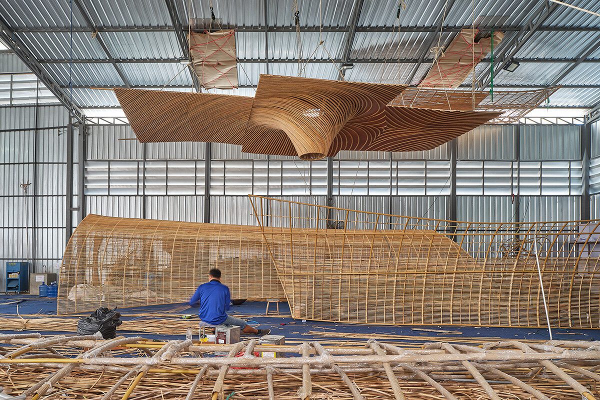 Đột phá nghệ thuật với mây tre uốn lượn tại Sân bay Quốc tế Kempegowda 9 enter projects SOM kempegowda international airport interiors designboom 024
