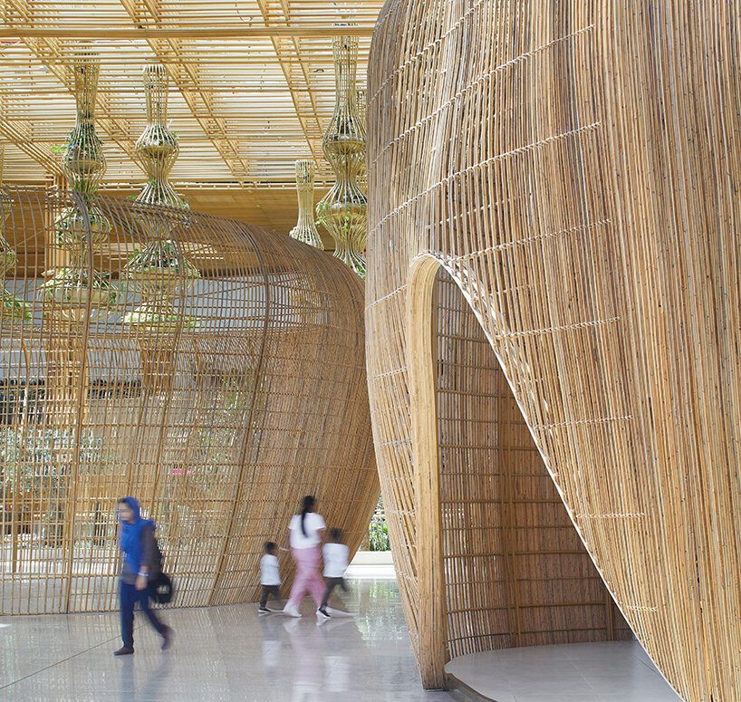 Đột phá nghệ thuật với mây tre uốn lượn tại Sân bay Quốc tế Kempegowda 5 enter projects SOM kempegowda international airport interiors designboom 07